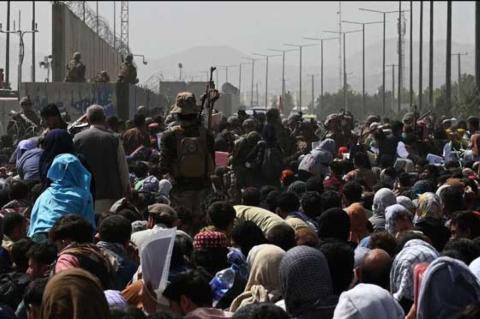 the scene at the airport in Kabul, Afghanistan in August 2021